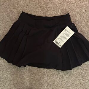 lululemon tennis skirt!! brand new!